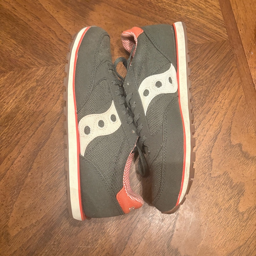 Vegan Saucony Jazz Green and Orange shoes